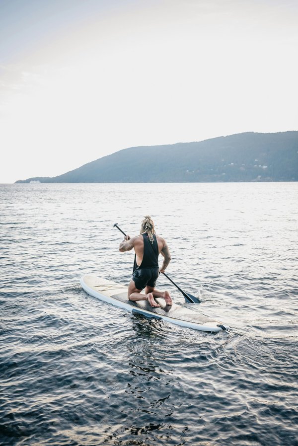 Stand Up Paddling für Anfänger : Der perfekte Einstieg in den Wassersport